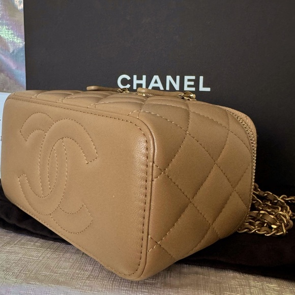 SOLD! Authentic Chanel 2022 Quilted Gold Top Handle Vanity (Gold Chanel Logo)! - Picture 9 of 17